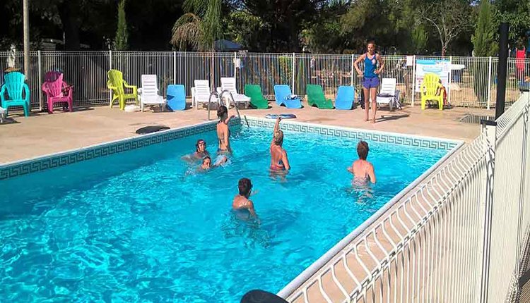 Camping Mas de Mourgues zwembad met aquagym
