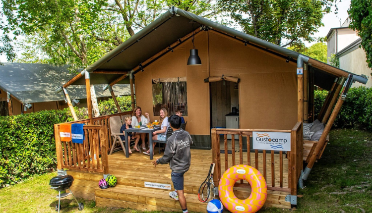 Safari tent Gusto Premium – with shower & toilet I Gustocamp.co.uk